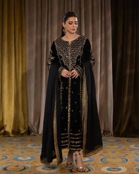 Luxurious Black Zari Work Ethnic Set