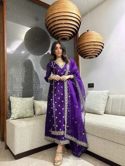 Traditional Amethyst Ethnic Set with Scalloped Dupatta
